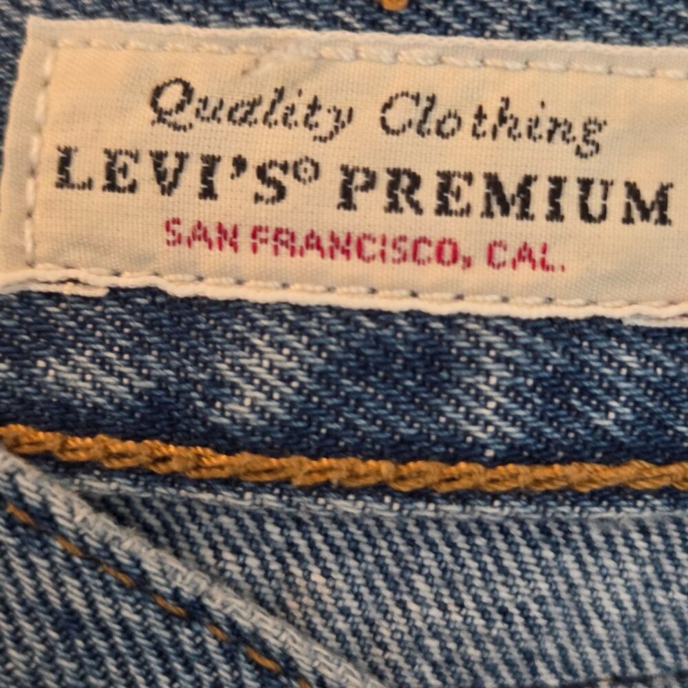 Levi's Women's Denim Jeans Button Fly Wedgie Fit Distressed Blue Size 29 Ankle - Picture 9 of 9